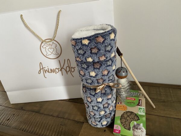 Coffret cadeau accessoires design et friandises pour chat